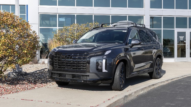 a Hyundai Palisade at the dealership