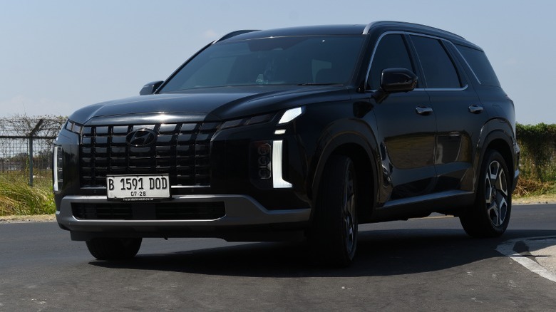 A black 2024 Hyundaai Palisade