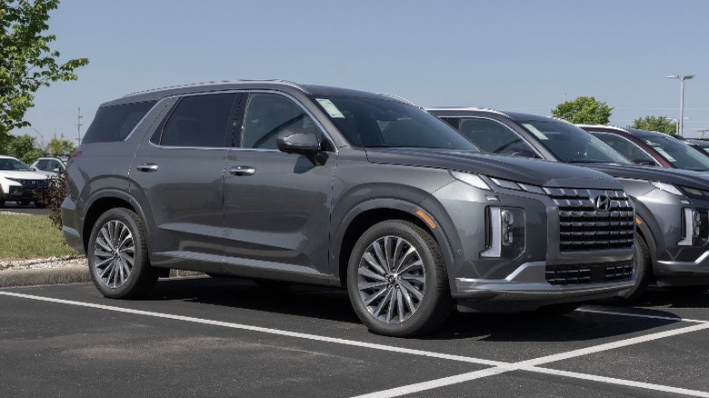 a grey Hyundai Palisade Calligraphy