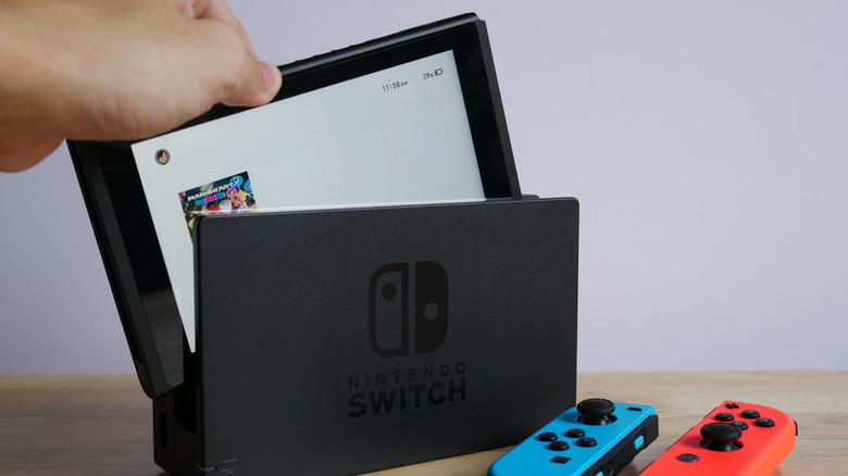 Nintendo Switch dock demonstration