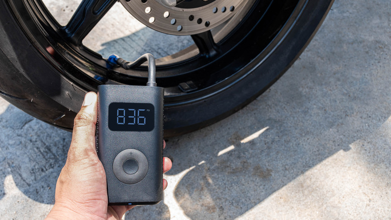 A compact tire compressor