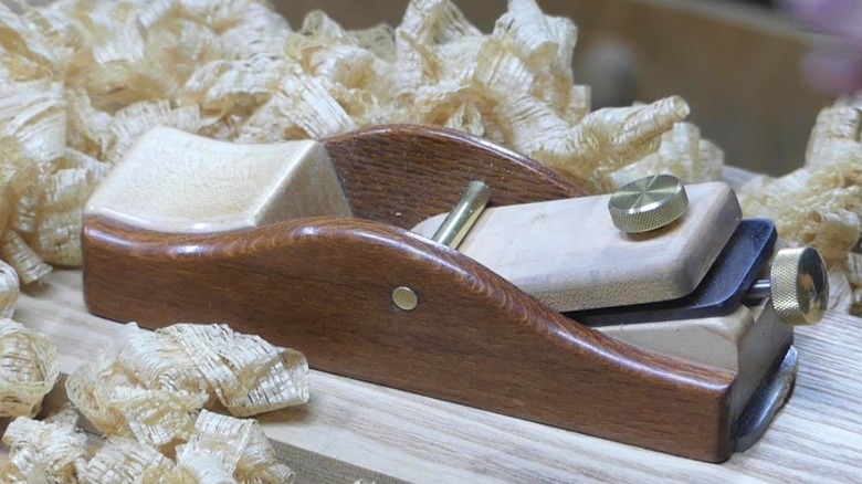 YouTube screenshot of a block plane and wood shavings