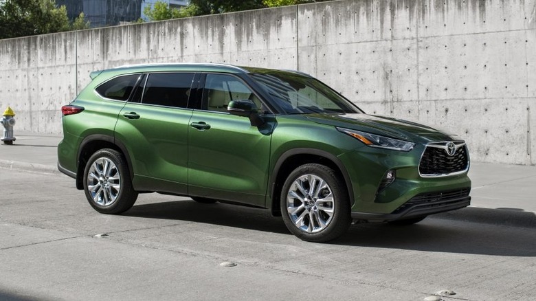 prezzo toyota highlander 2023