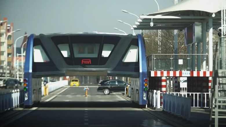 China elevated bus unveiling