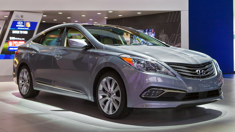 Gray 2016 Hyundai Sonata on display