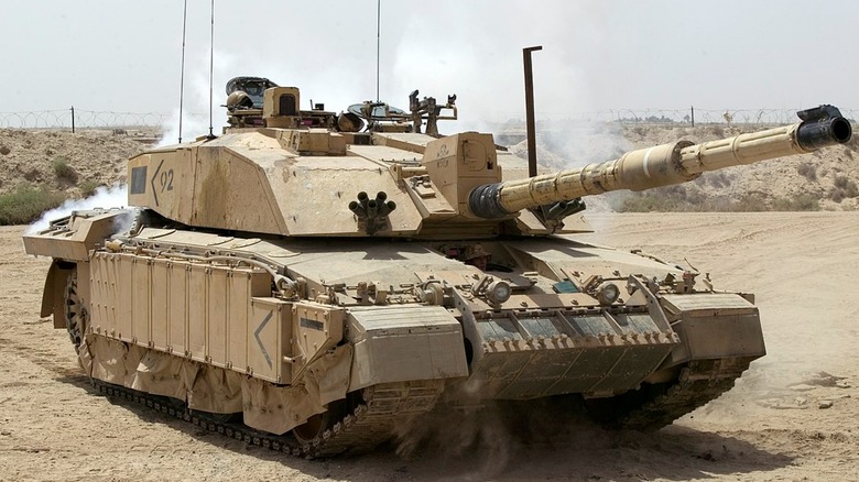 challenger 2 tank desert