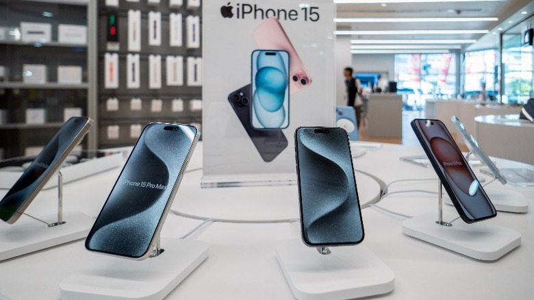 iPhone 15s on display