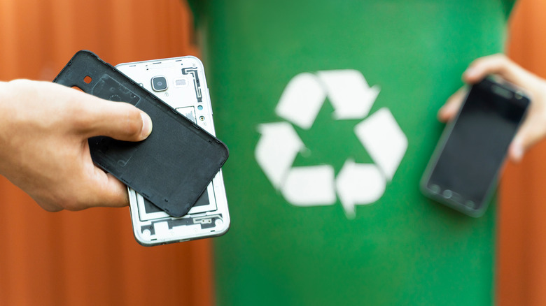 Recycling old smartphones