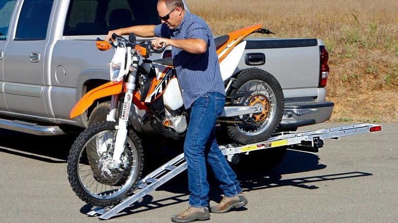 unloading dirt bike from carrier