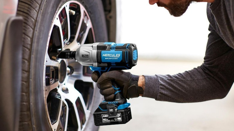 Removing a wheel with impact wrench