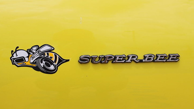 Dodge Super Bee logo on Yeloow Dodge muscle car