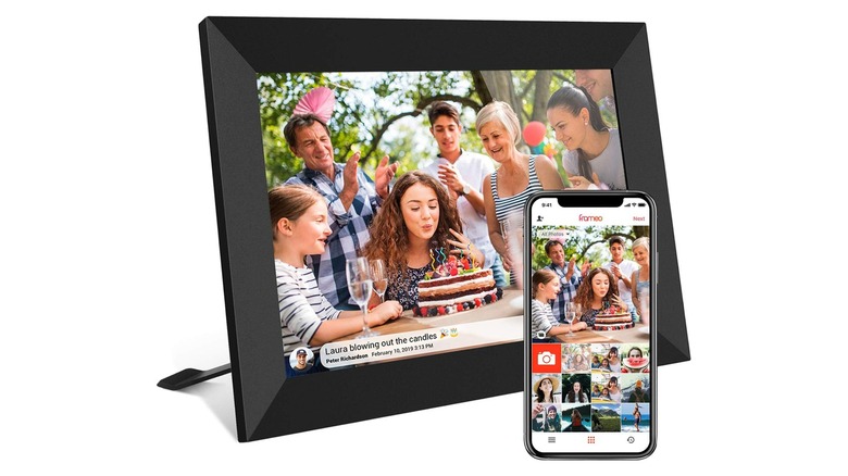 Frameo digital picture frame and phone app