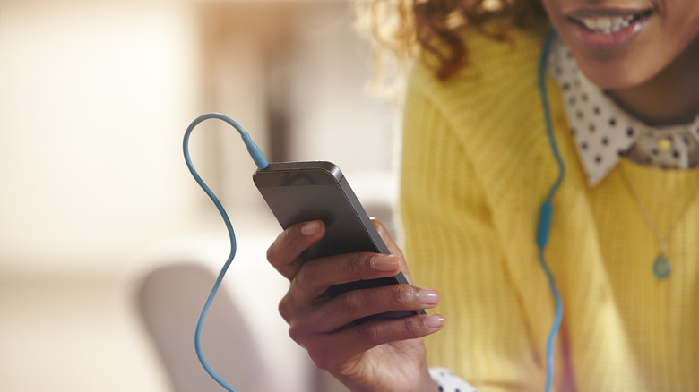 woman listening to ipod touch