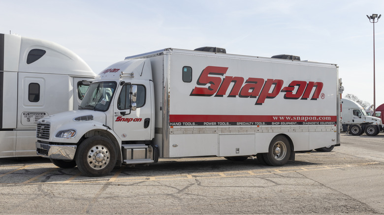 A Snap-On tool truck