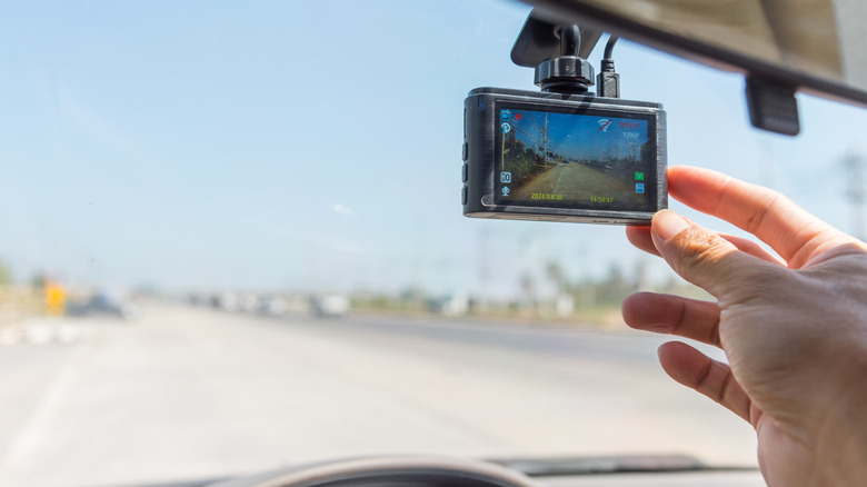 hand adjusting dash cam daytime