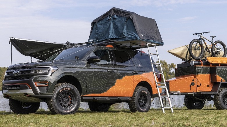 Ford expedition towing a cart