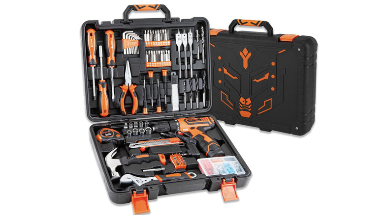 A CARTMAN 198 Piece Tool Set