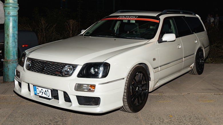 Nissan Stagea at a car show at night
