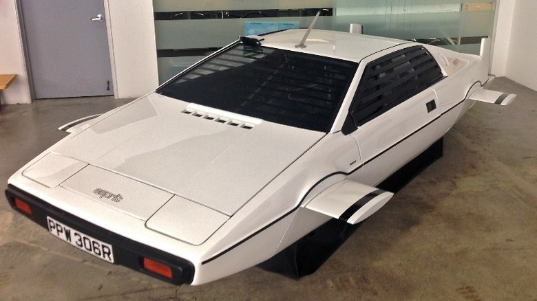 Lotus Esprit with fins deployed