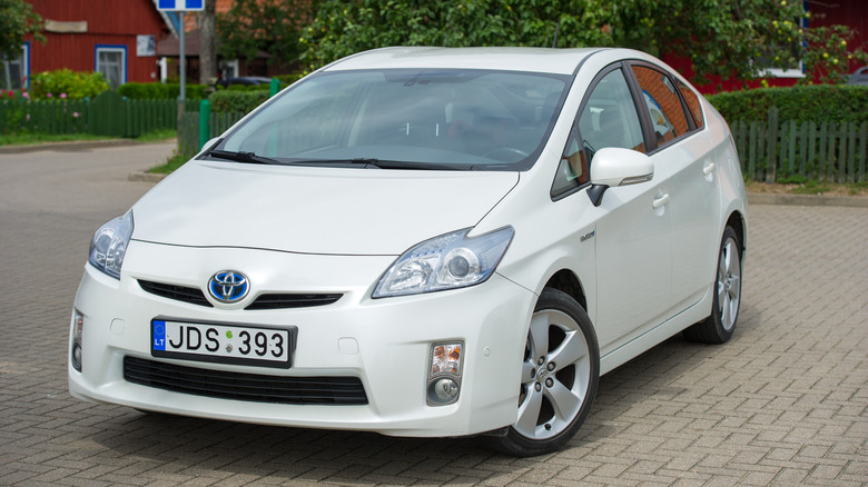 Toyota Prius with Lithuanian licence plate