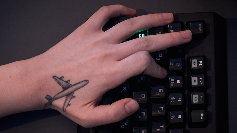 hand on keyboard