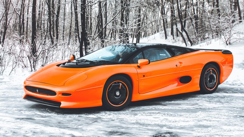 Jaguar XJ220 in winter