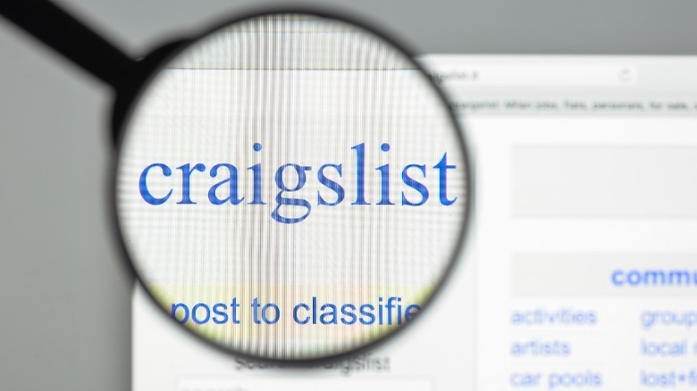 craigslist logo through magnifying glass