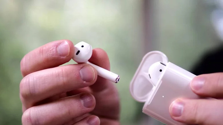 AirPods 2 in hands