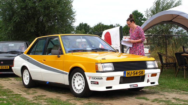 White/Yellow Mitsubishi Lancer EX 2000 Turbo front 3/4 view