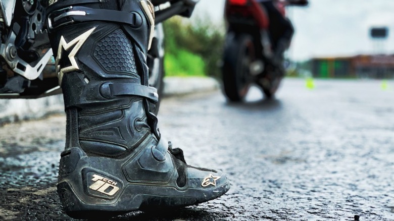 Motorcycle riding boot