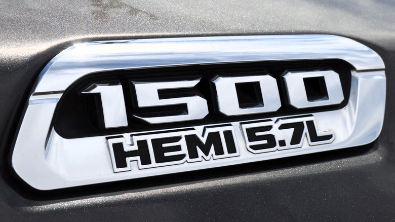 1500 HEMI 5.7-liter insignia