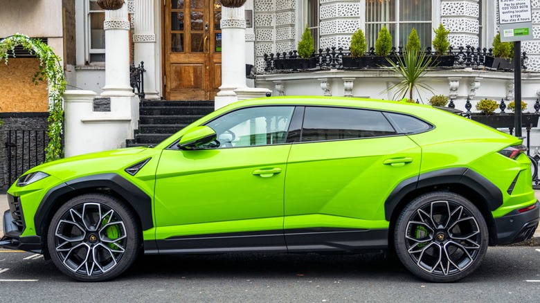 green 2022 Lamborghini Urus