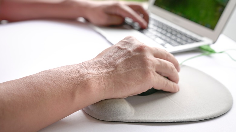 hands working with wrist pad