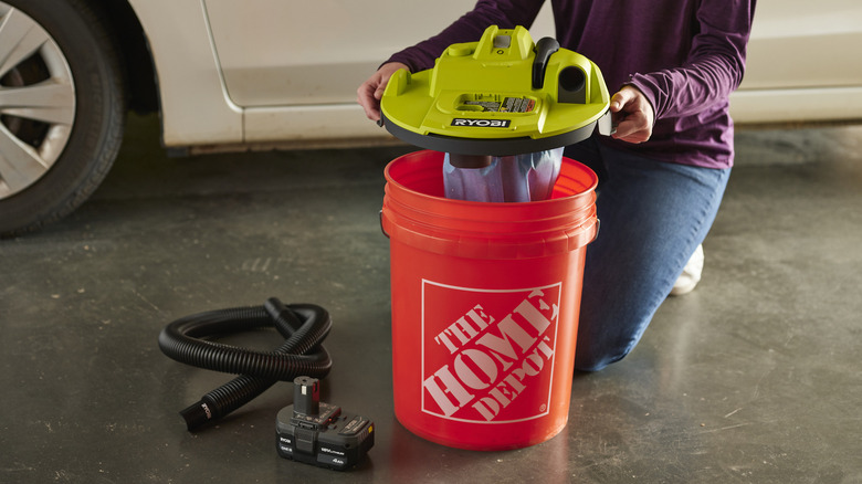 Ryobi 18V One+ Bucket Top Wet/Dry Vacuum Kit