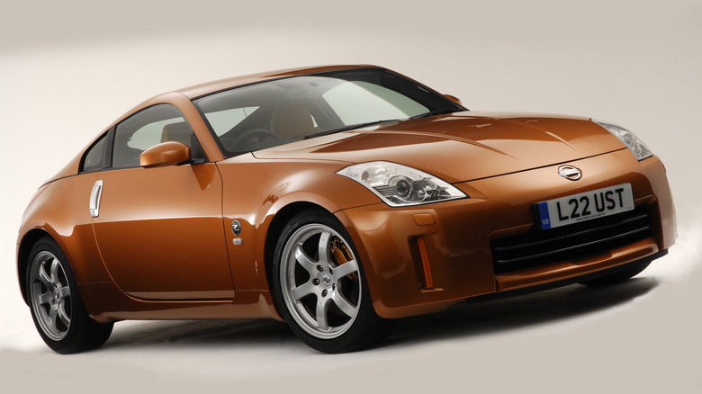 Nissan 350Z studio shot