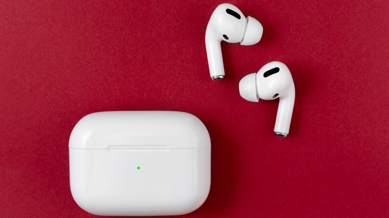 Apple AirPods Pro with case