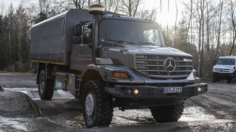 Mercedes-Benz Zetros on muddy road