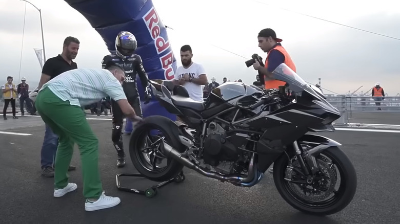 Kawasaki Ninja H2R speed record attempt