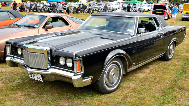 1971 Lincoln Continental Mark 3 front 3/4 view from driver's side