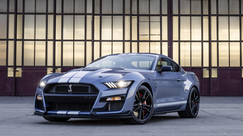 2022 Ford Mustang Shelby GT500 Heritage Edition front 3/4 view