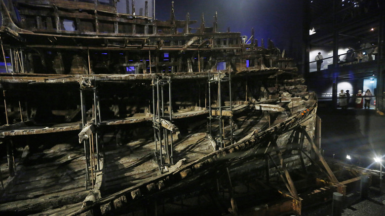 the hull of Mary Rose on display