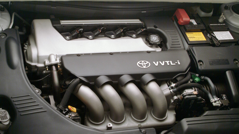 Toyota 2ZZ-GE high-revving naturally aspirated 1.8-liter engine with VVTL-i