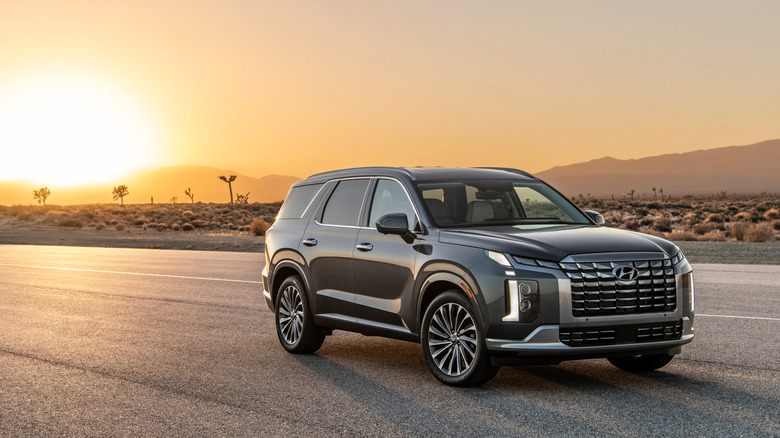 2025 Hyundai Palisade front 3/4 view