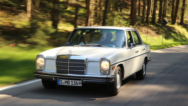 Mercedes-Benz 280 E Stroke/8 (W 114) driving at speed