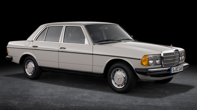 Mercedes-Benz W123 generation studio shot front 3/4