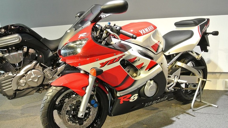 1999 Yamaha YZF-R6 in the Yamaha Communication Plaza