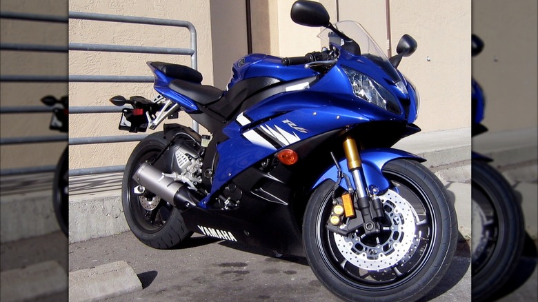 Yamaha YZF-R6 2006 in a parking space