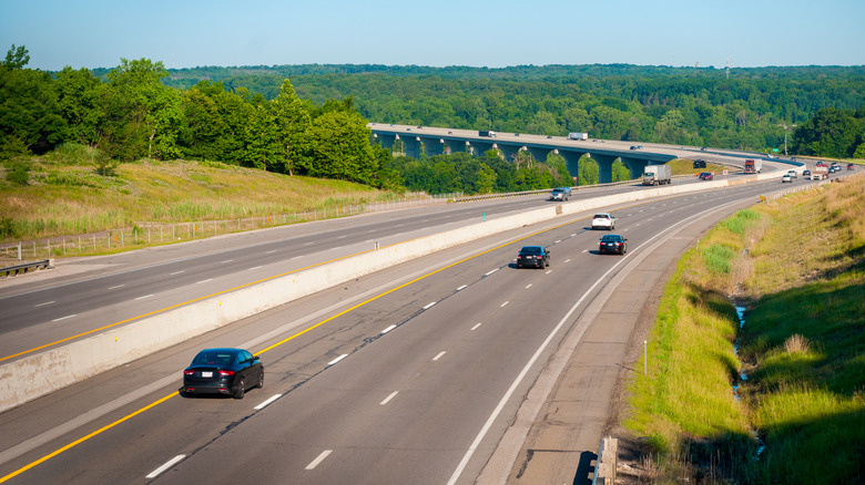 Cars driving through the Ohio turnpike