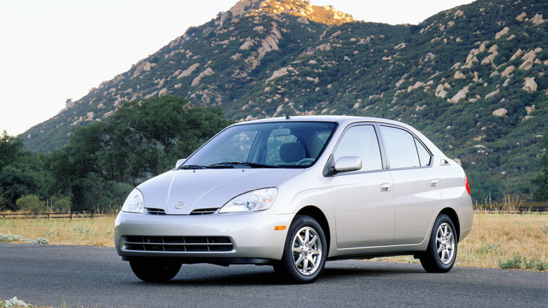 Toyota Prius 1st Gen front 3/4 view