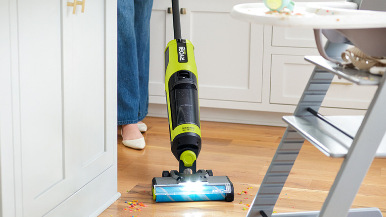 Ryobi upright vacuum with battery pack